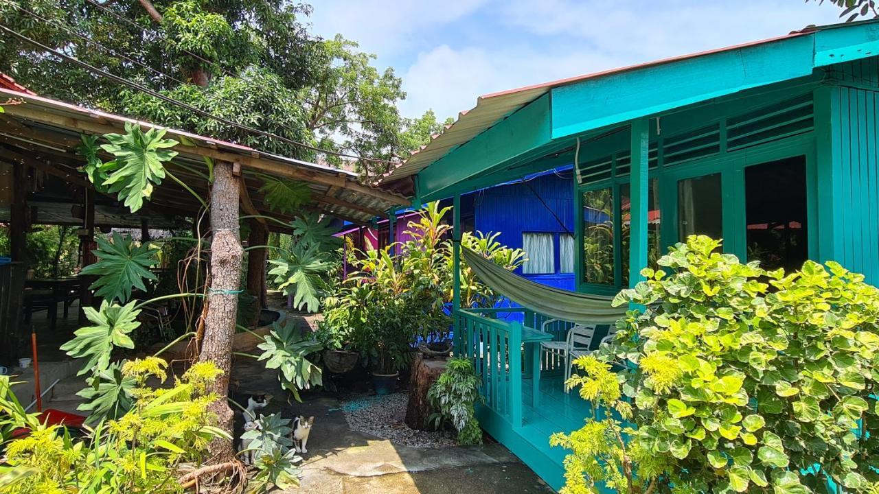 Gecko Guesthouse Pantai Cenang  Exterior foto