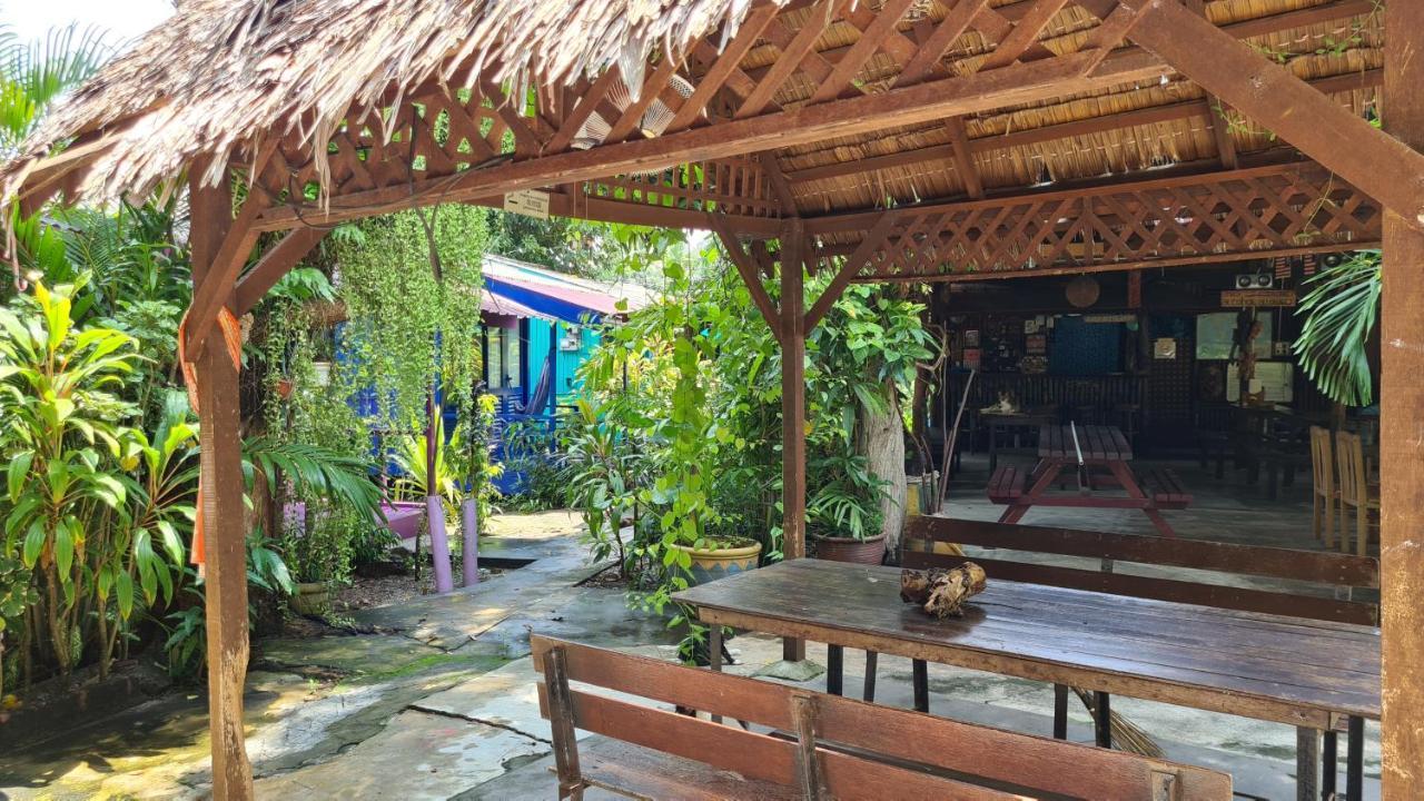 Gecko Guesthouse Pantai Cenang  Exterior foto