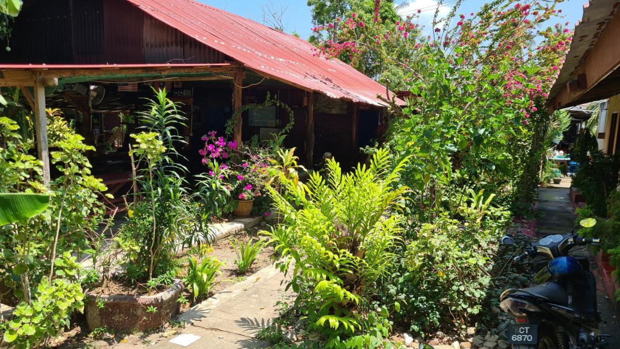 Gecko Guesthouse Pantai Cenang  Exterior foto
