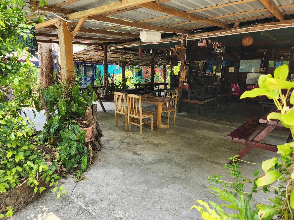 Gecko Guesthouse Pantai Cenang  Exterior foto