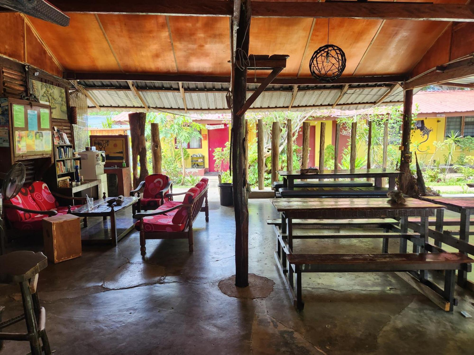 Gecko Guesthouse Pantai Cenang  Exterior foto